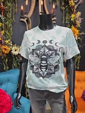Tie-Dye Mint Bee Graphic Tee - Unbranded
